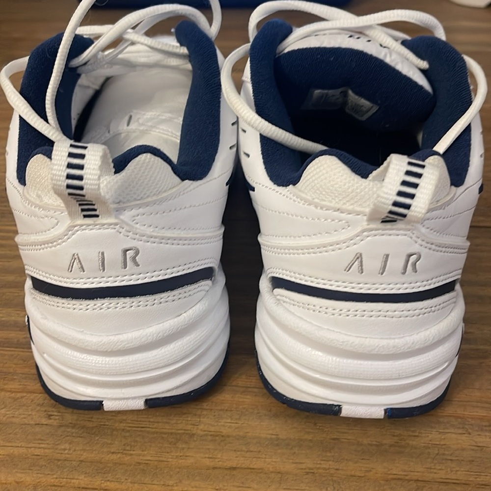 Nike Air Monarch IV Men’s 9.5W 4E white Walking Dad Shoes 416355–102 - Picture 4 of 10